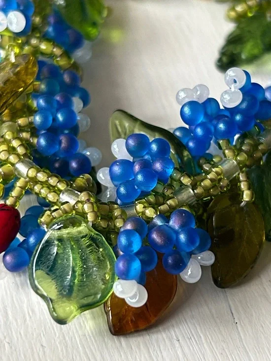 Artisan crafted seed bead and glass leaves, tropical statement bracelet - Picture 3 of 4